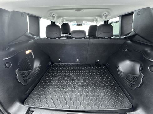 Used 2020 Jeep Renegade Latitude w/ Cold Weather Group AWD/4WD image 28