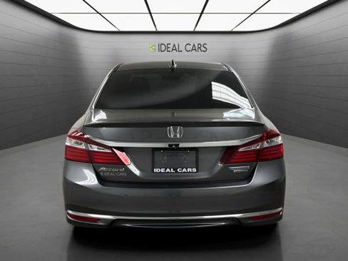 Used 2017 Honda Accord Touring image 4