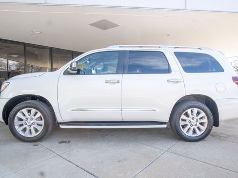 Used 2018 Toyota Sequoia Platinum image 4