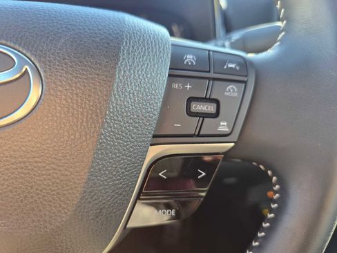 Used 2025 Toyota Camry SE image 30