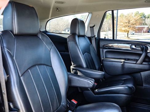 Used 2017 Buick Enclave Premium image 17