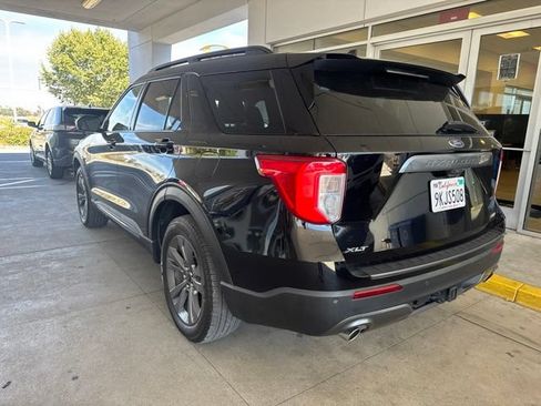 Used 2023 Ford Explorer XLT w/ Equipment Group 202A AWD/4WD image 2