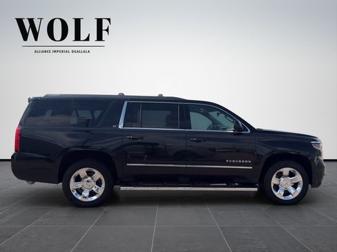 Used 2017 Chevrolet Suburban LT w/ LT Signature Package AWD/4WD image 7