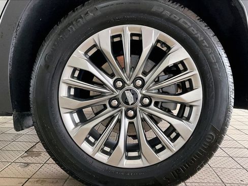 Used 2025 Cadillac XT4 Premium Luxury FWD image 32