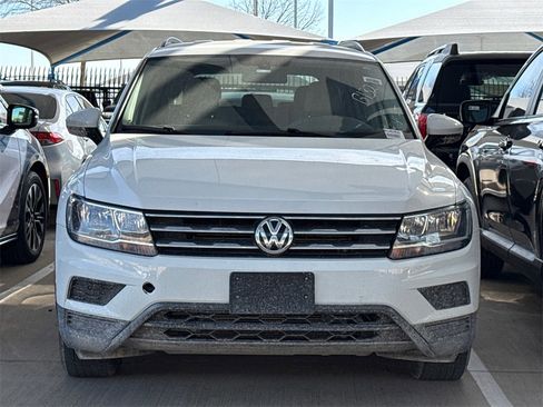 Used 2020 Volkswagen Tiguan SE image 2