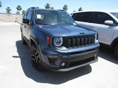 Used 2023 Jeep Renegade Altitude w/ Sun/Sound Group AWD/4WD image 2