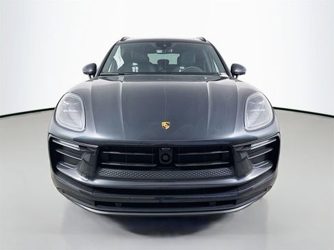 Used 2025 Porsche Macan image 11