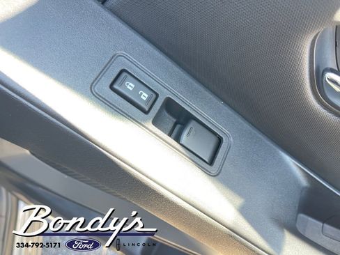 Used 2023 Nissan Frontier SV w/ SV Convenience Package image 19