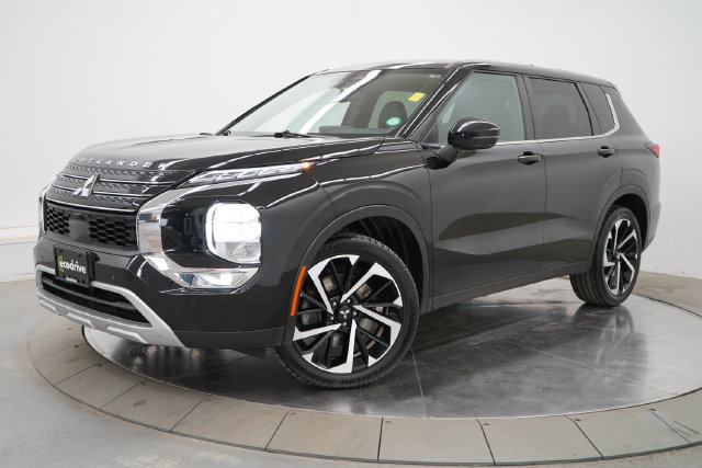 Used 2023 Mitsubishi Outlander SE AWD/4WD image 1