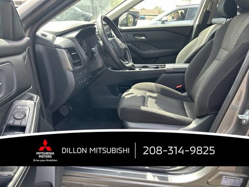Used 2025 Nissan Rogue SV AWD/4WD image 7