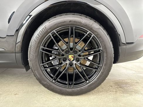 Certified 2024 Porsche Cayenne Coupe AWD/4WD image 14