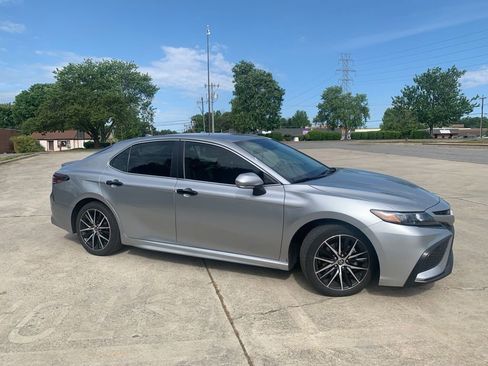 Used 2023 Toyota Camry SE FWD image 6