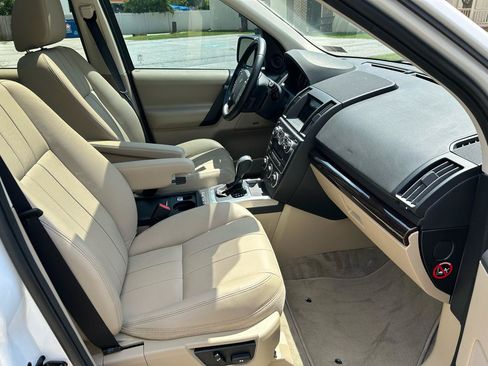 Used 2014 Land Rover LR2 HSE AWD/4WD image 15