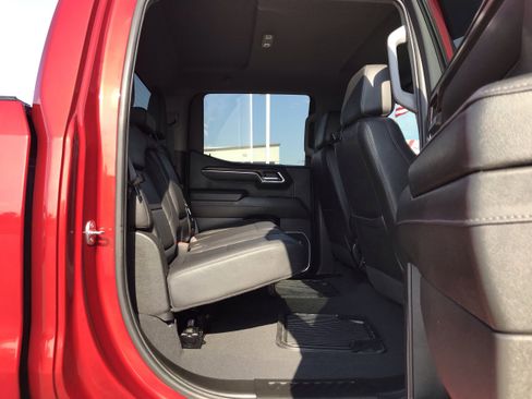 Used 2024 GMC Sierra 1500 SLT w/ X31 Off-Road Package image 17