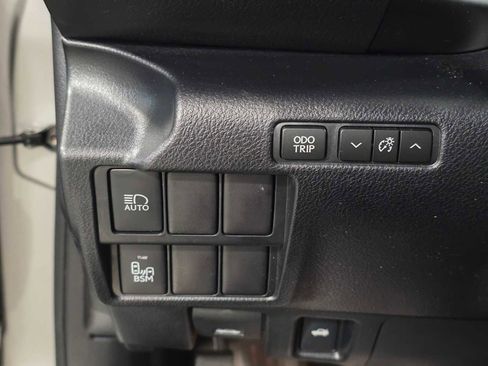 Used 2017 Lexus IS 350 AWD image 26