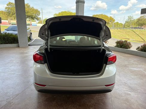 Used 2015 Hyundai Elantra SE image 21