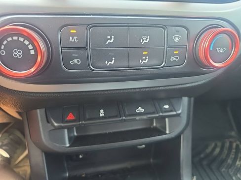 Used 2019 Chevrolet Colorado LT w/ Redline Special Edition AWD/4WD image 17