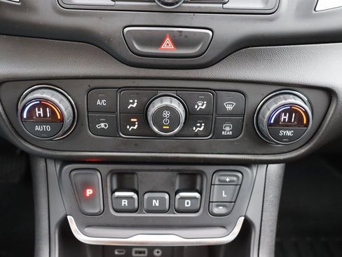 Used 2020 GMC Terrain SLE w/ Driver Convenience Package image 10