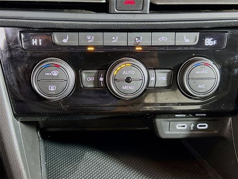 Used 2024 Volkswagen Jetta SE image 15