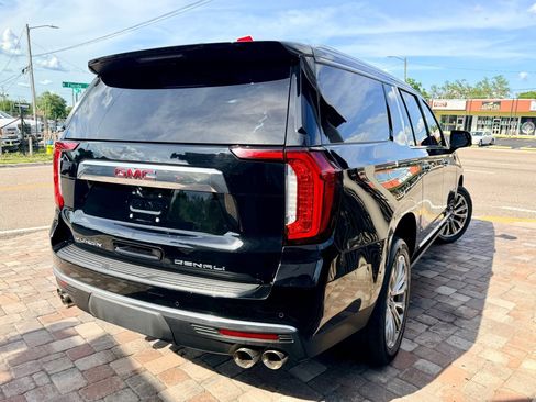 Used 2022 GMC Yukon XL Denali RWD image 3