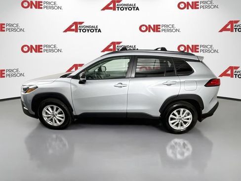 Certified 2025 Toyota Corolla Cross LE w/ Moonroof Package FWD image 5