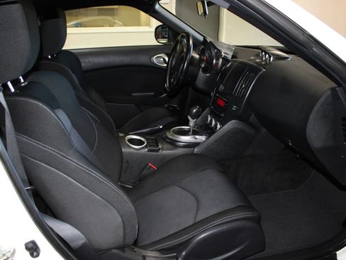 Used 2015 Nissan 370Z Coupe w/ Aerodynamics Package RWD image 22