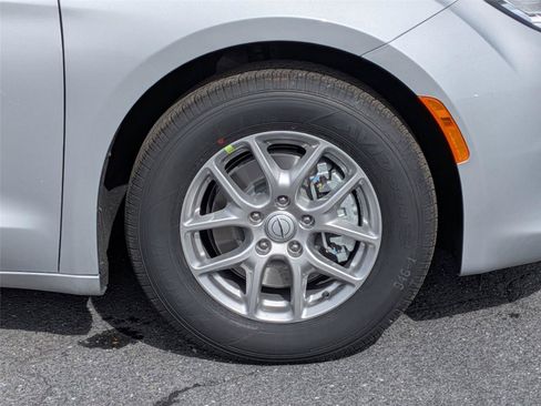 New 2026 Chrysler Voyager LX FWD image 9