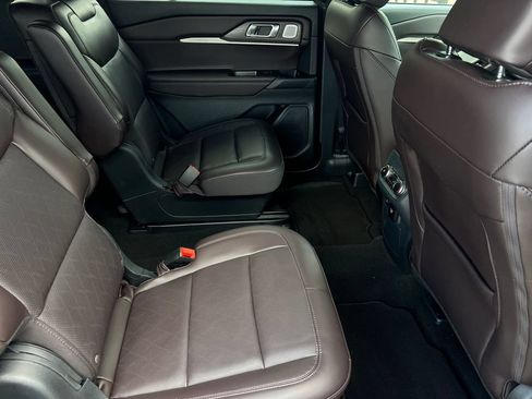 Used 2025 Ford Explorer Platinum RWD image 10