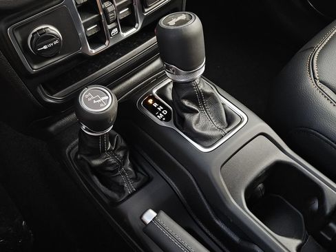 New 2026 Jeep Wrangler Unlimited Sahara AWD/4WD image 20