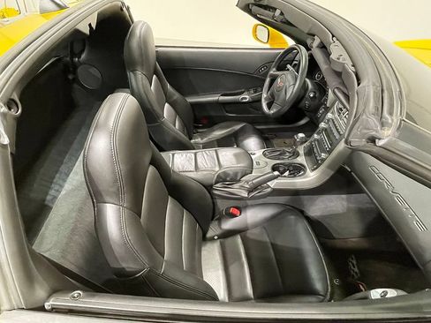 Used 2005 Chevrolet Corvette Coupe w/ Preferred Equipment Group RWD image 23