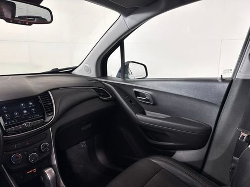 Used 2019 Chevrolet Trax LT w/ LT Convenience Package FWD image 26
