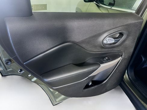 Used 2019 Jeep Cherokee Limited AWD/4WD image 25