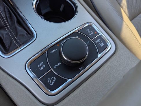 Used 2017 Jeep Grand Cherokee Overland AWD/4WD image 33