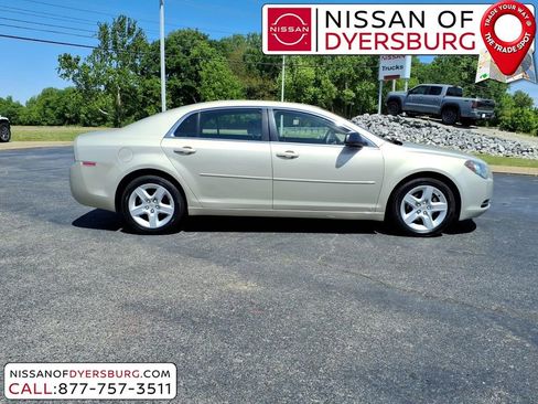 Used 2009 Chevrolet Malibu LS FWD image 2