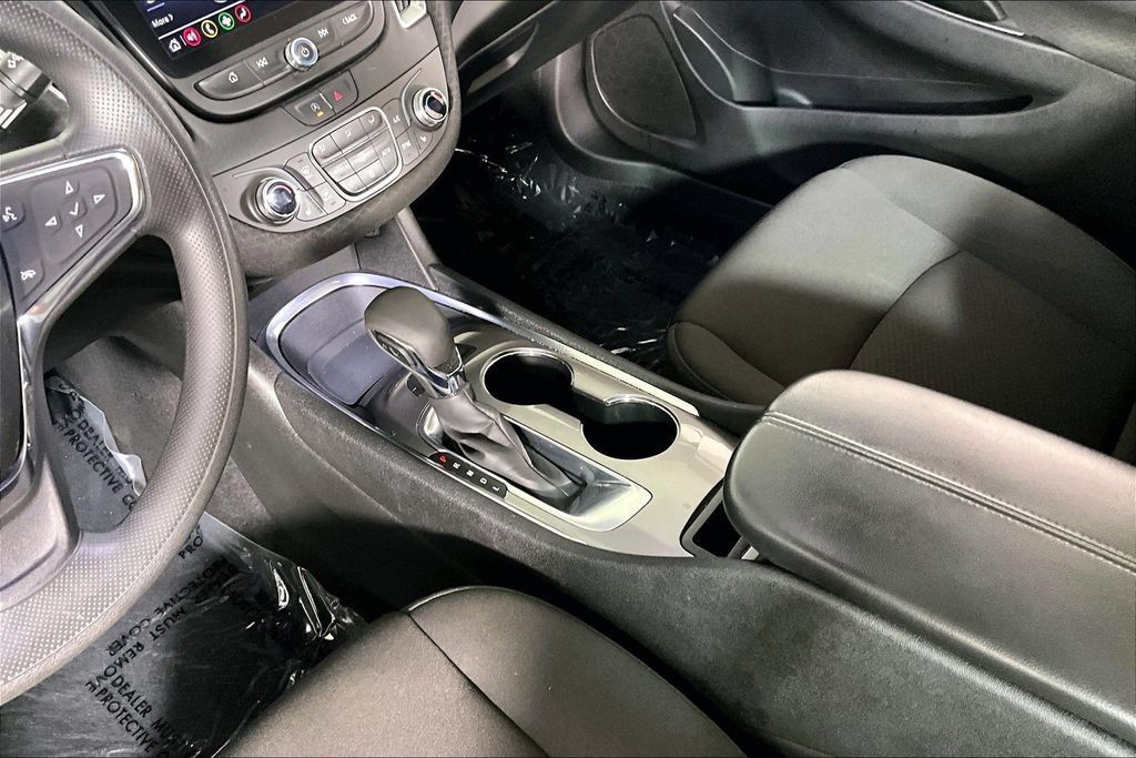 Used 2021 Chevrolet Malibu LT FWD image 16