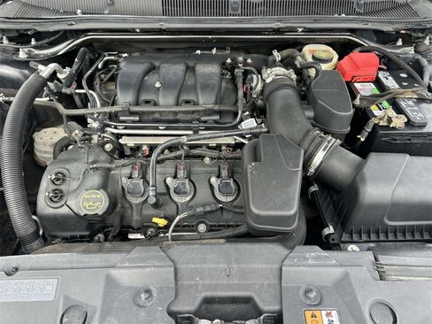 Used 2016 Ford Taurus Limited image 11