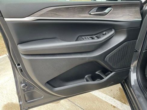 New 2026 Jeep Grand Cherokee Altitude AWD/4WD image 13