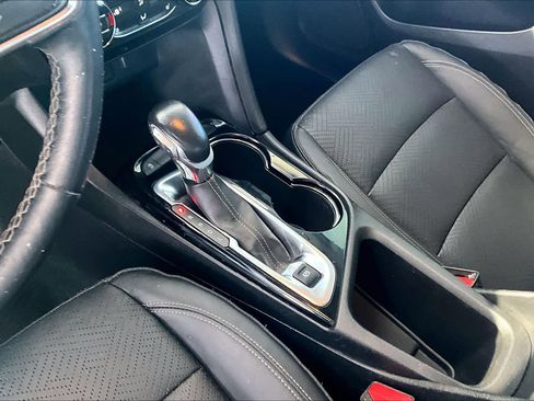 Used 2020 Buick Encore GX Essence w/ Experience Buick Package image 16