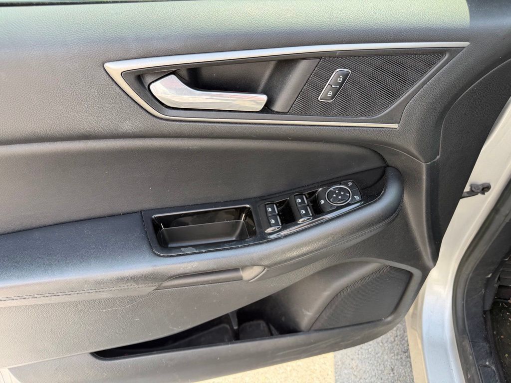 Used 2016 Ford Edge SEL w/ Equipment Group 201A FWD image 21