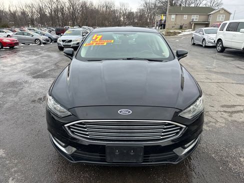 Used 2017 Ford Fusion SE w/ Equipment Group 201A image 3