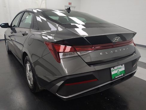 Used 2025 Hyundai Elantra SE FWD image 5