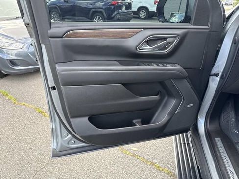 Used 2023 Chevrolet Suburban High Country image 13