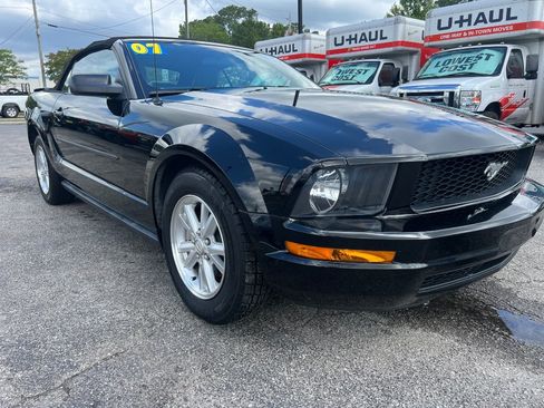 Used 2007 Ford Mustang Premium RWD image 2