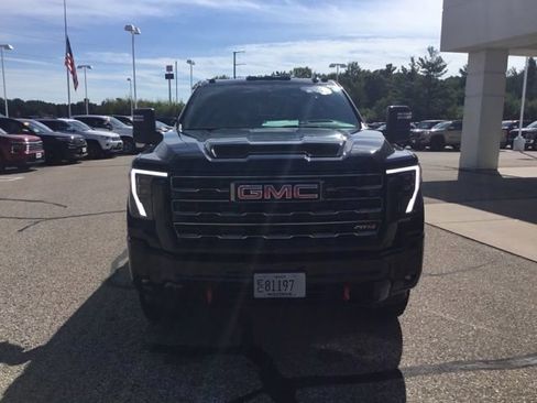 Used 2025 GMC Sierra 3500 AT4 w/ AT4 Premium Plus Package AWD/4WD image 3