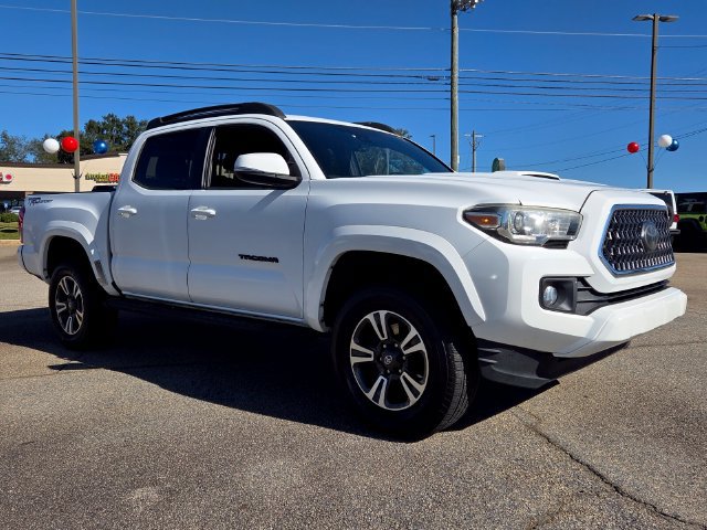 Used 2018 Toyota Tacoma TRD Sport w/ Technology Package RWD image 1