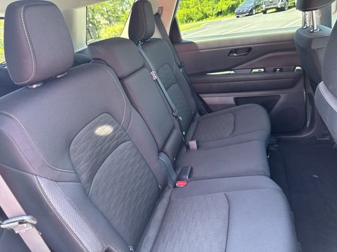 Used 2025 Nissan Pathfinder SV FWD image 31