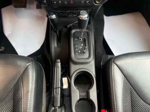 Used 2017 Jeep Wrangler Unlimited Sahara AWD/4WD image 26