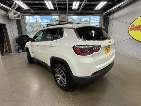 Used 2020 Jeep Compass Latitude FWD image 3