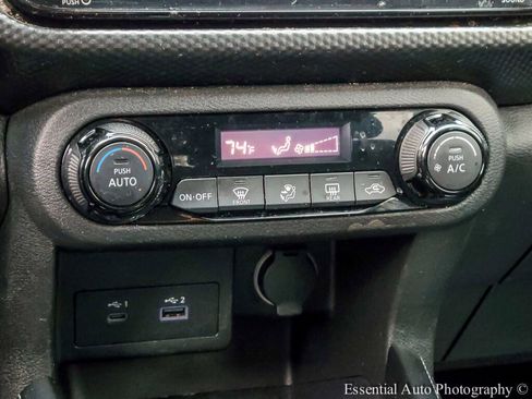 Used 2021 Nissan Kicks SV image 22