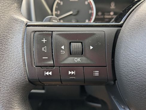 Used 2021 Nissan Rogue SV image 17